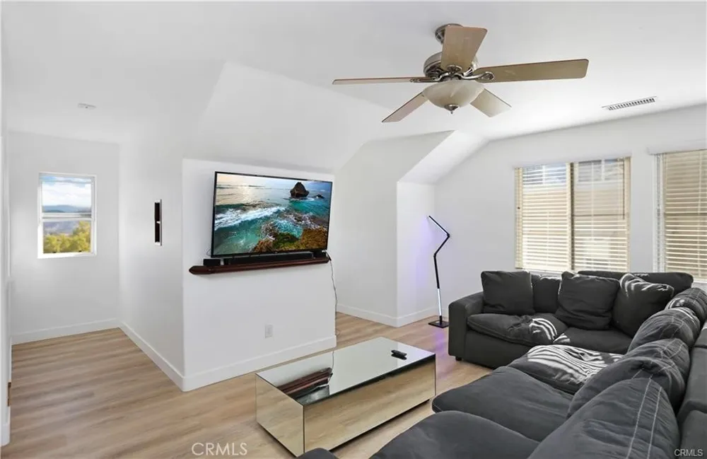 23679 Ridgeway Mission Viejo, CA 92692