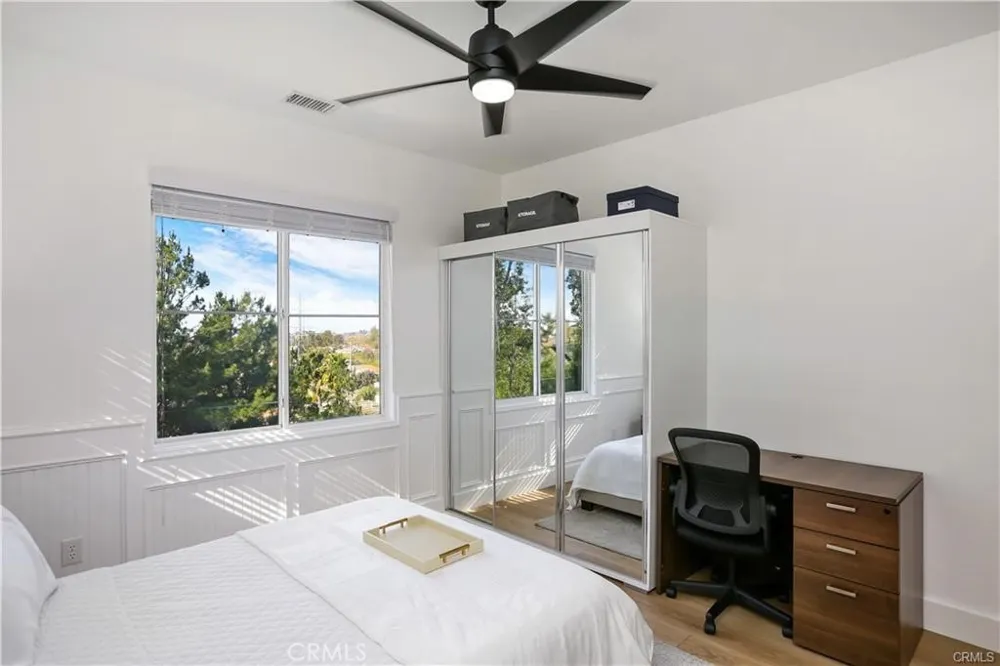 23679 Ridgeway Mission Viejo, CA 92692