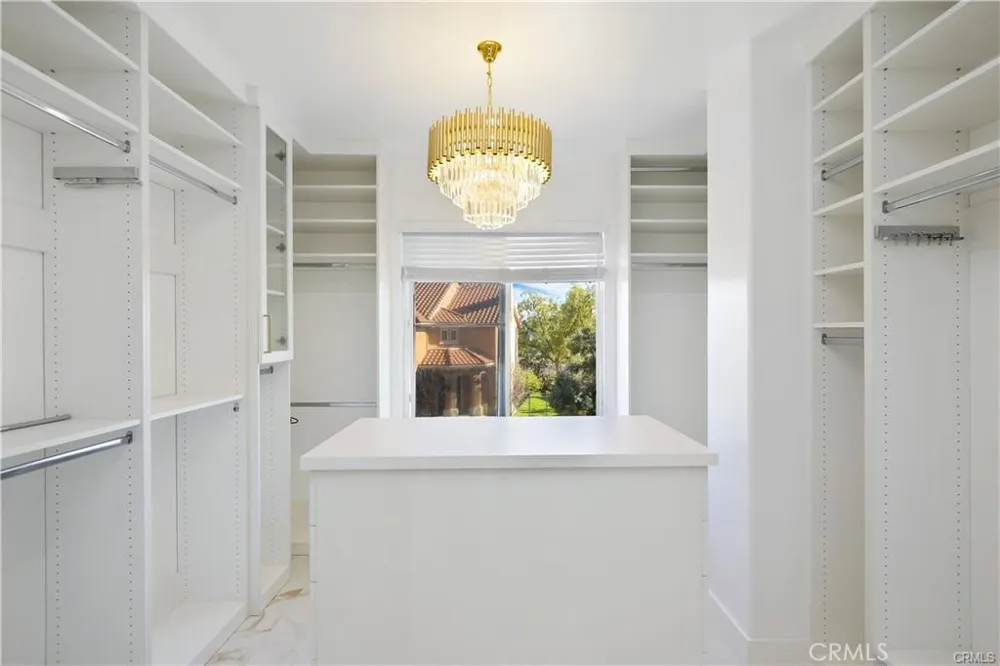 23679 Ridgeway Mission Viejo, CA 92692