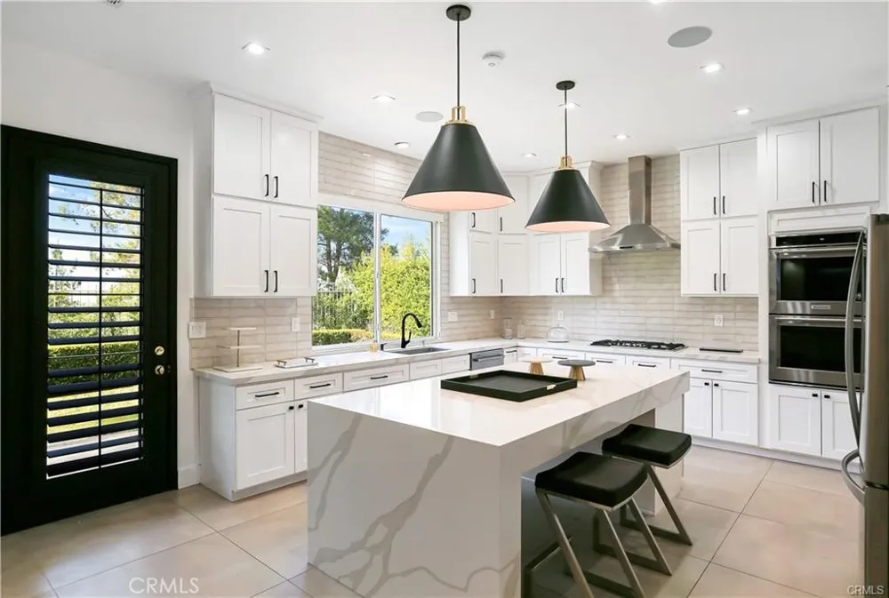 23679 Ridgeway Mission Viejo, CA 92692