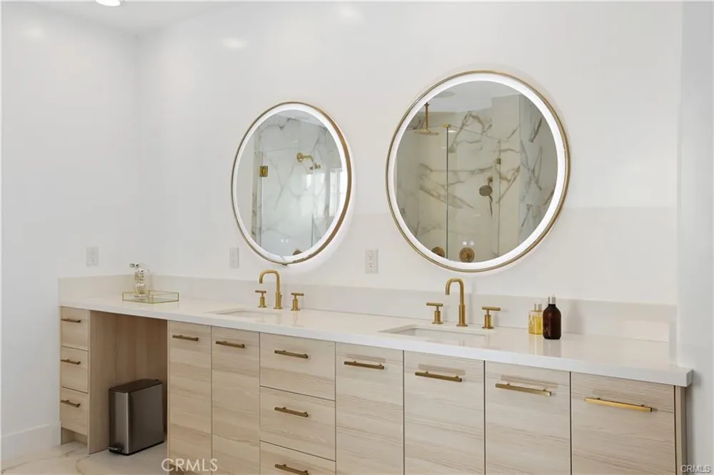 23679 Ridgeway Mission Viejo, CA 92692