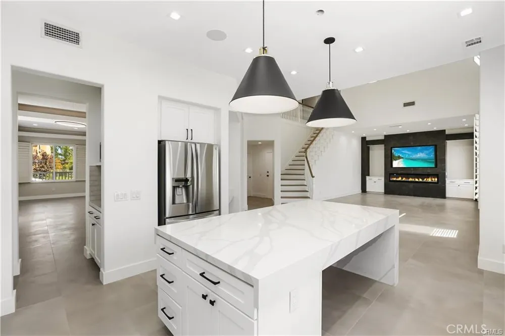 23679 Ridgeway Mission Viejo, CA 92692