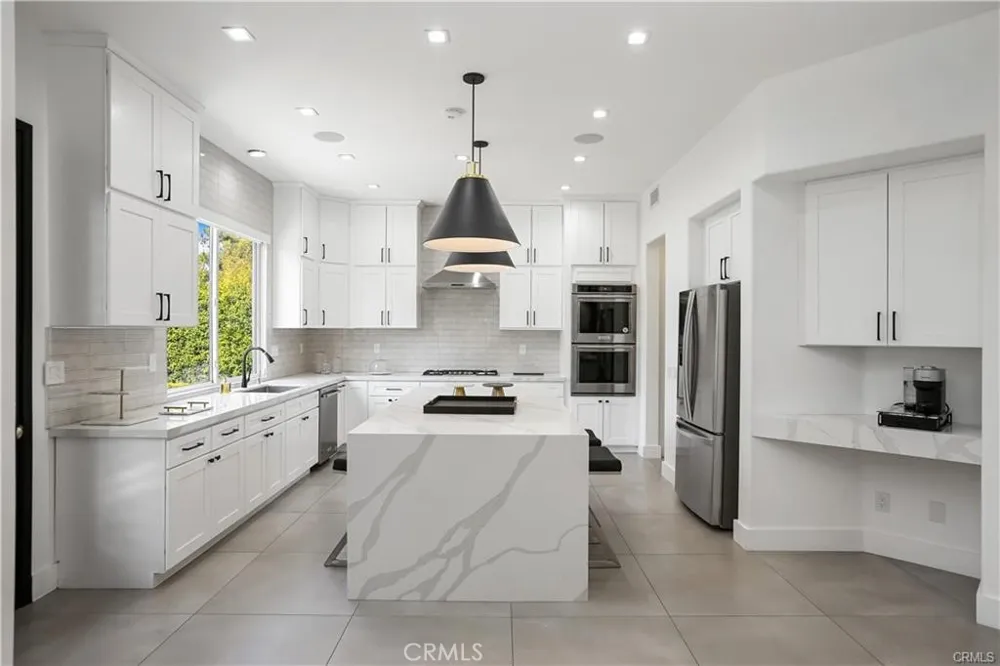 23679 Ridgeway Mission Viejo, CA 92692