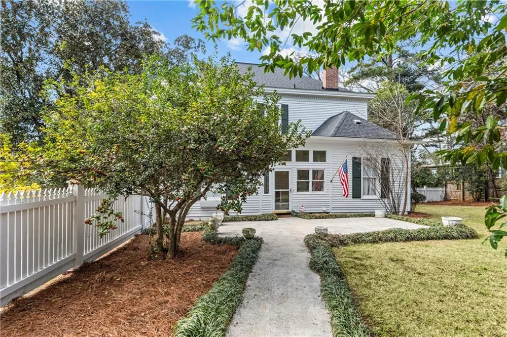 301 East Street Greensboro, GA 30642