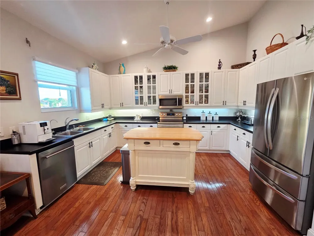 6775 HUNTINGTON LAKES CIRCLE #202 Naples, FL 34119