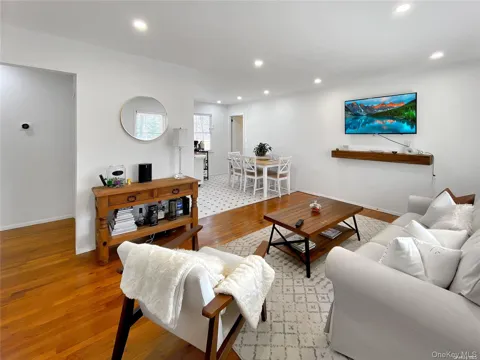 18 Old Riverhead Road