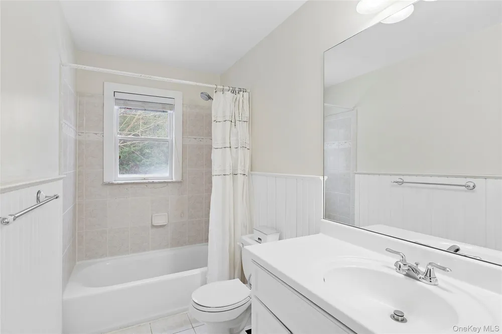 11 Valley Street East Hampton, NY 11937