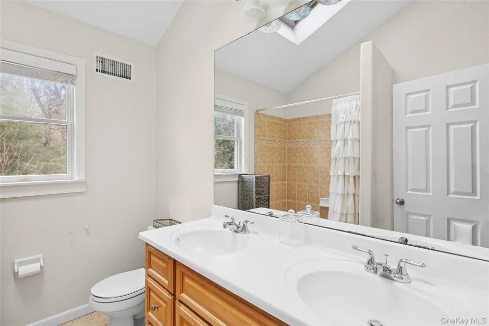 11 Valley Street East Hampton, NY 11937