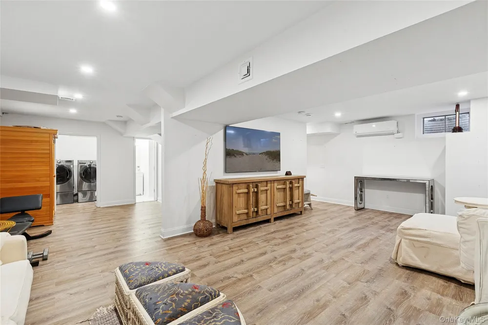 11 Valley Street East Hampton, NY 11937