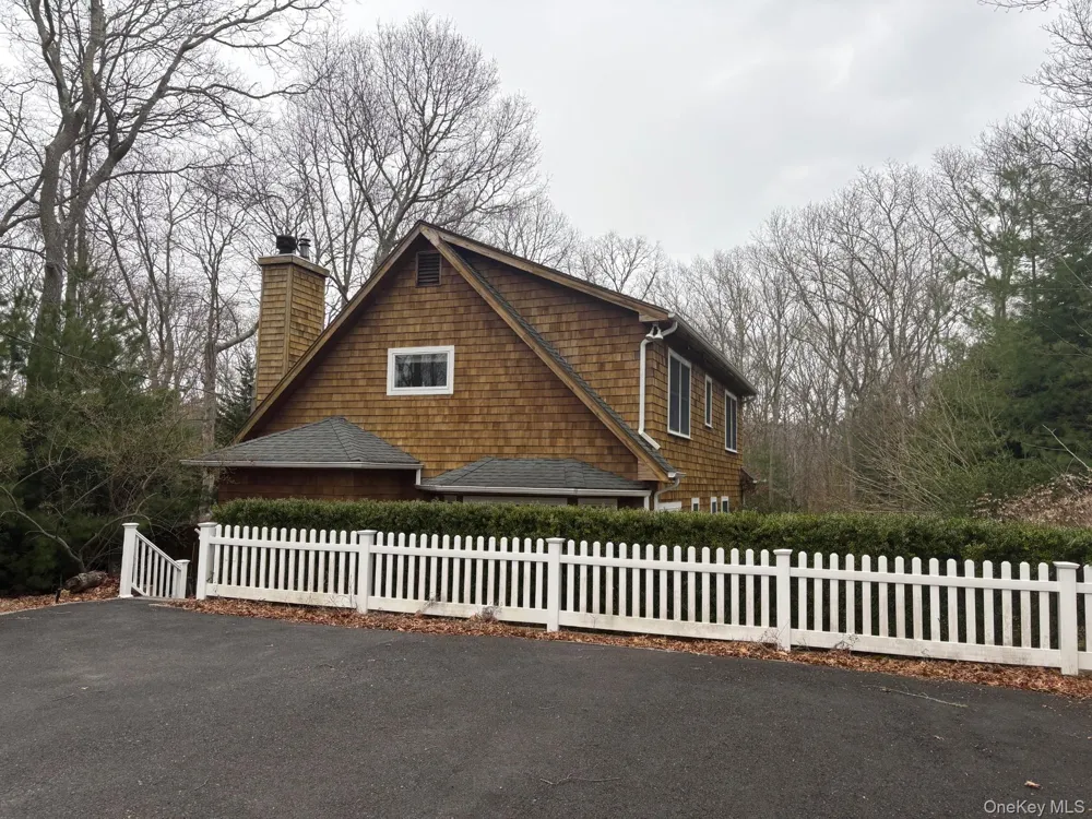 11 Valley Street East Hampton, NY 11937