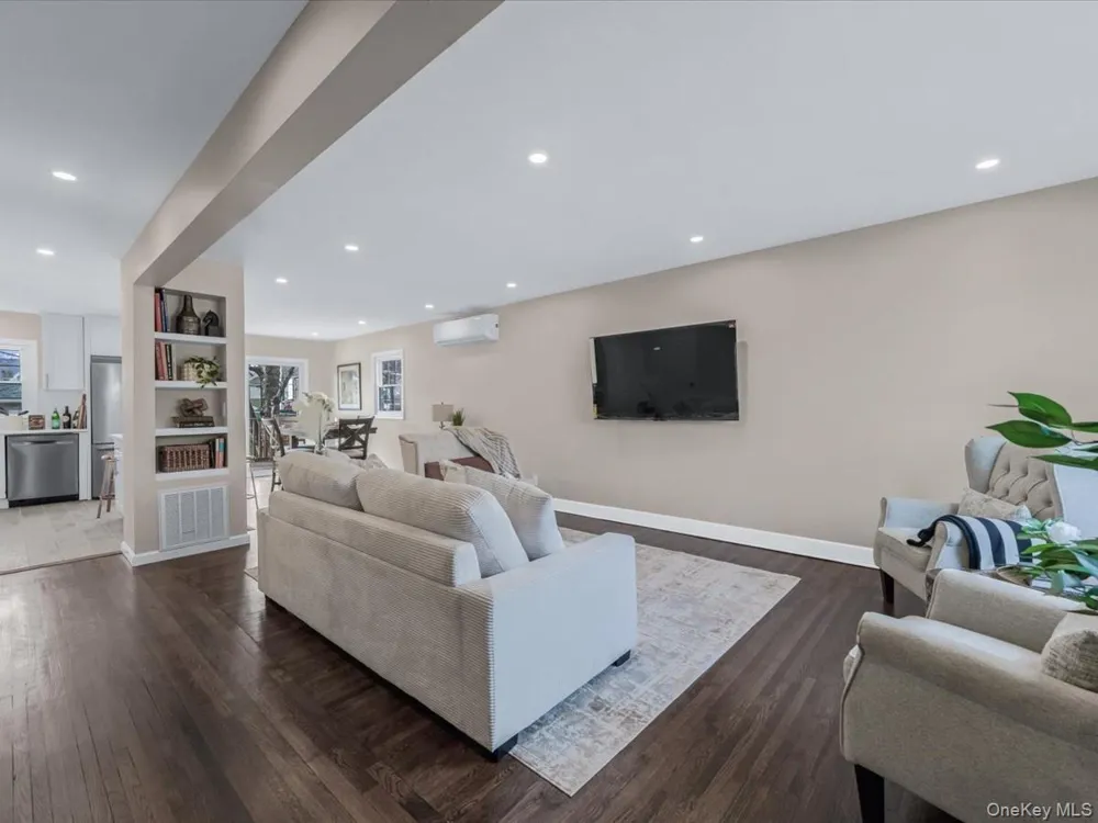 10514 Van Wyck Expressway Richmond Hill S., NY 11419