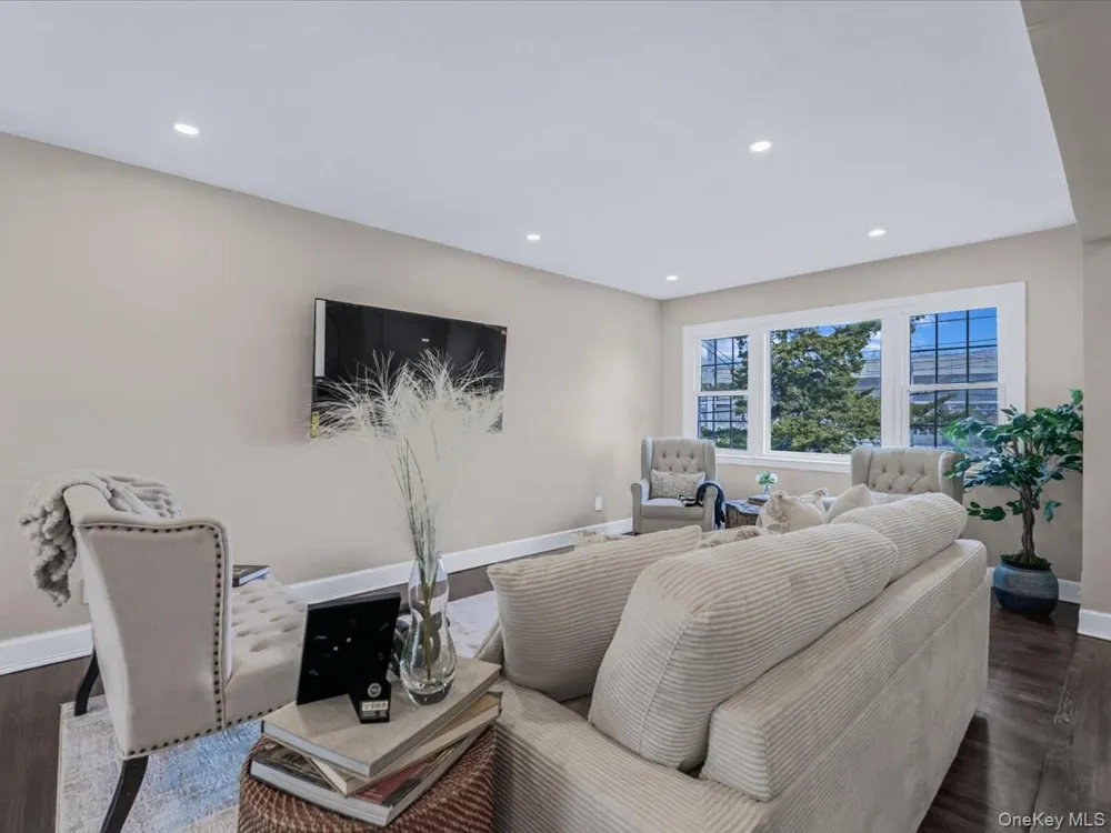 10514 Van Wyck Expressway Richmond Hill S., NY 11419