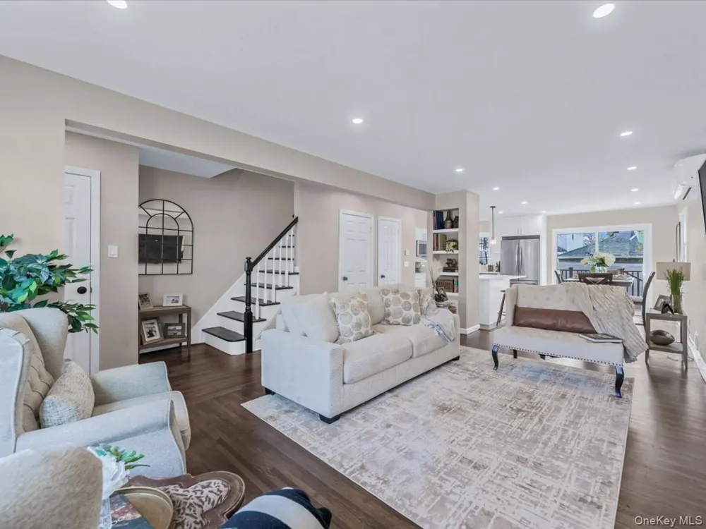 10514 Van Wyck Expressway Richmond Hill S., NY 11419