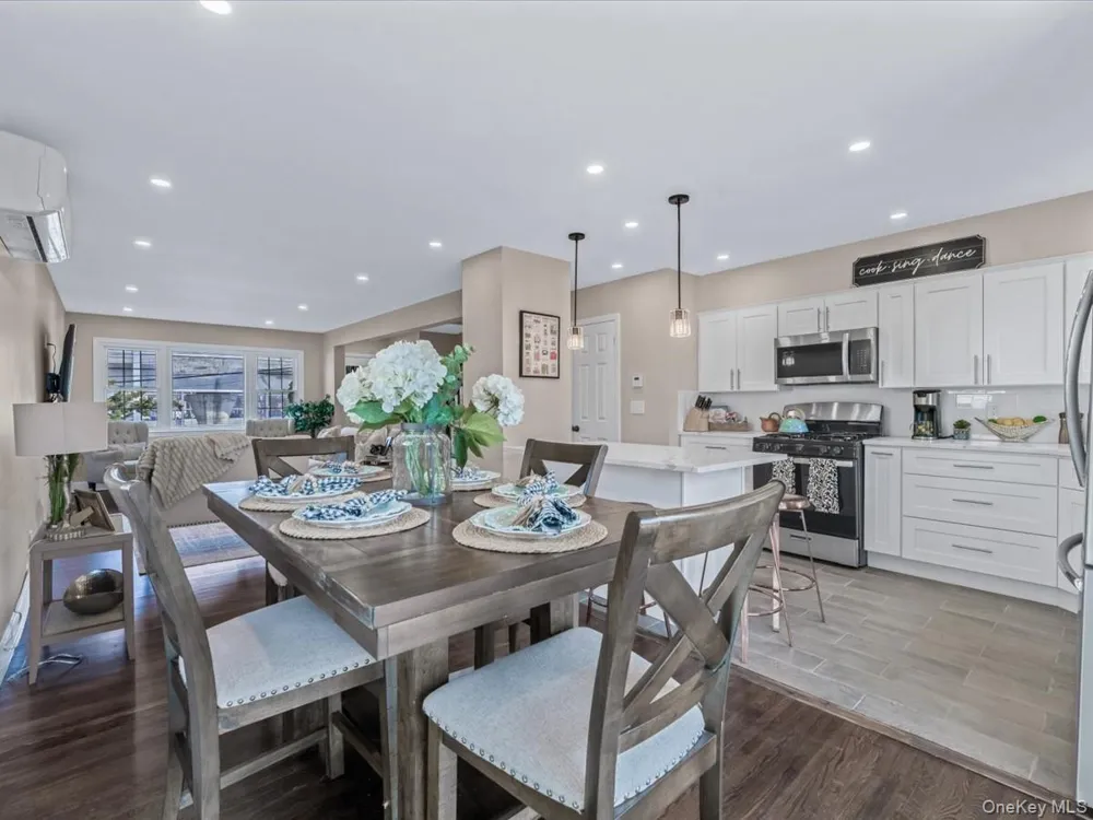 10514 Van Wyck Expressway Richmond Hill S., NY 11419