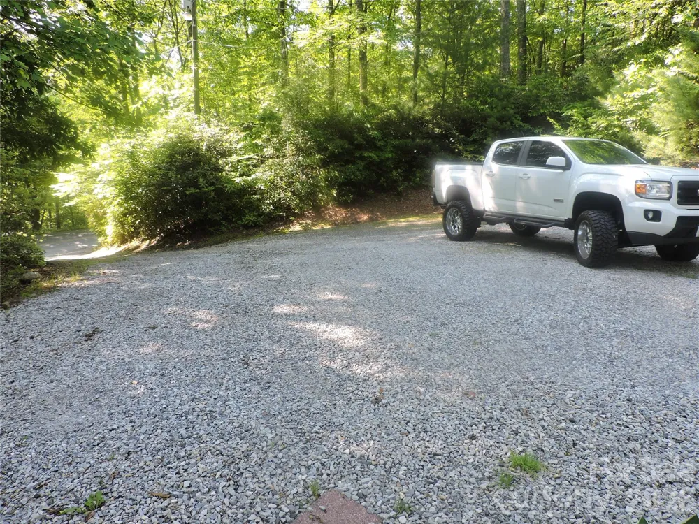 2271 Gouges Creek Road Spruce Pine, NC 28777