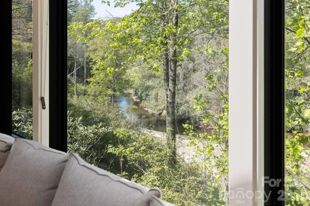 940 Winding Creek Road Sapphire, NC 28774