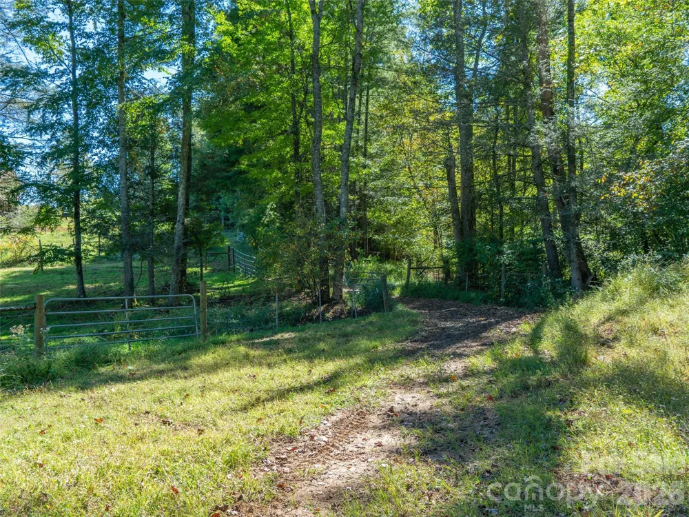 1050 Dale Road Spruce Pine, NC 28777