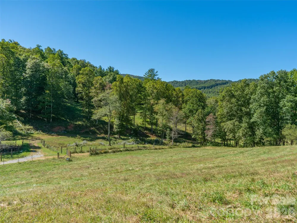 1050 Dale Road Spruce Pine, NC 28777