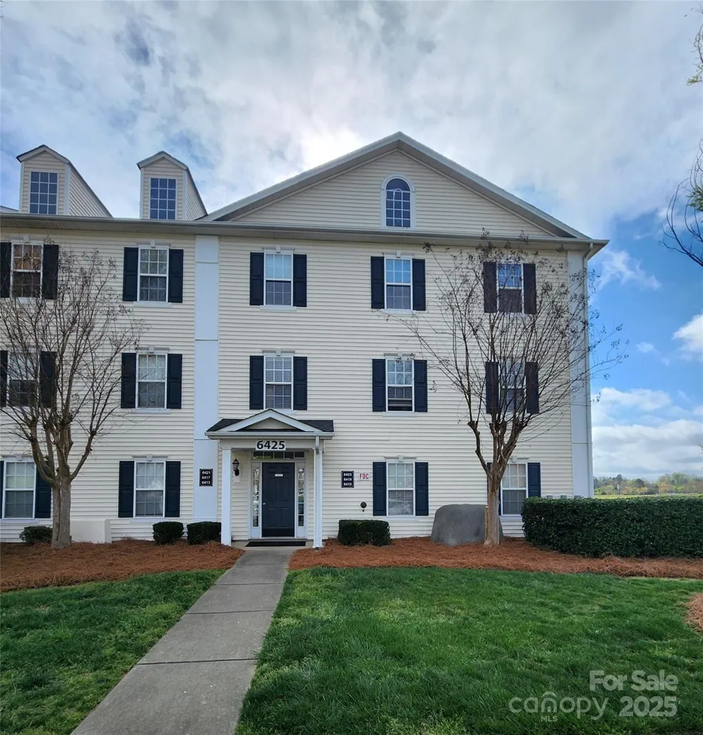 6423 Town Hall Place Harrisburg, NC 28075