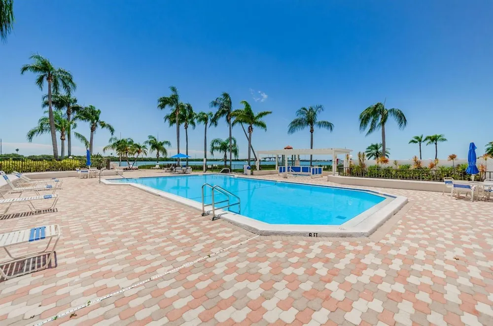 6273 BAHIA DEL MAR BOULEVARD #216 St Petersburg, FL 33715