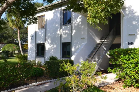 135 W CYPRESS COURT