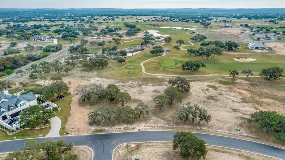 2711 Cliff Point Spicewood, TX 78669