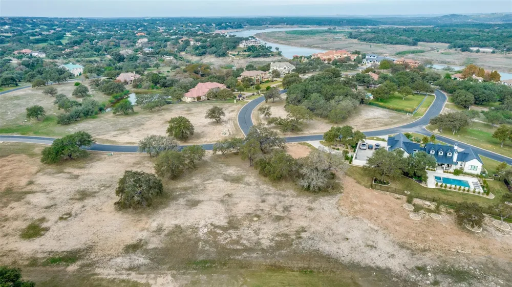 2711 Cliff Point Spicewood, TX 78669