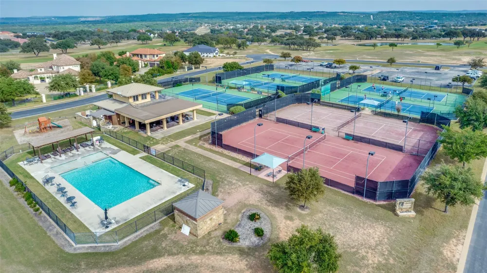 2711 Cliff Point Spicewood, TX 78669