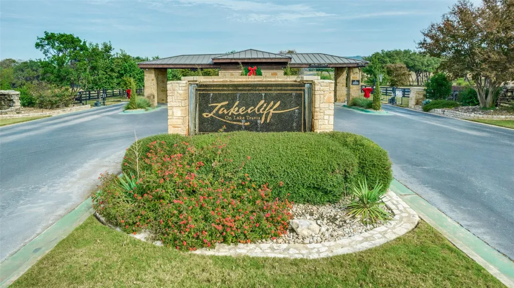 2711 Cliff Point Spicewood, TX 78669