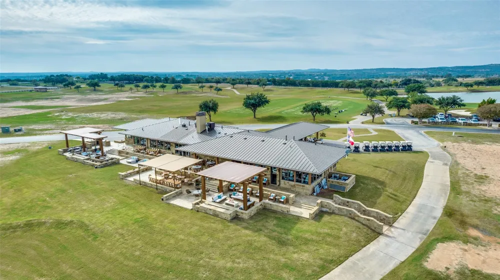 2711 Cliff Point Spicewood, TX 78669