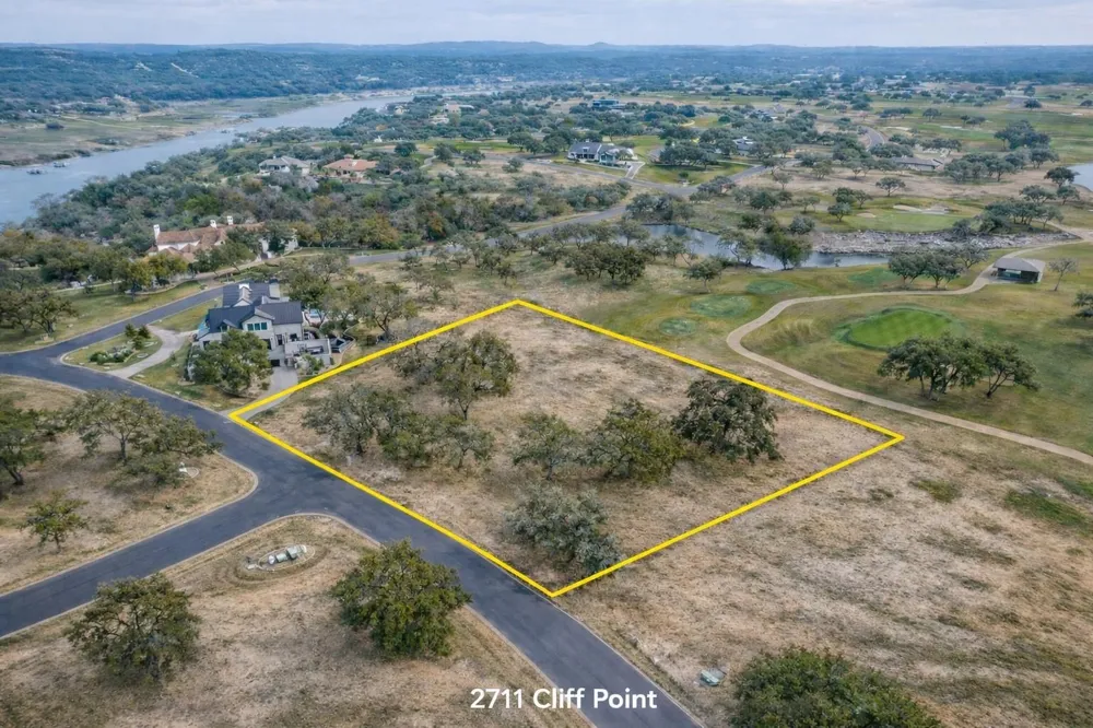 2711 Cliff Point Spicewood, TX 78669