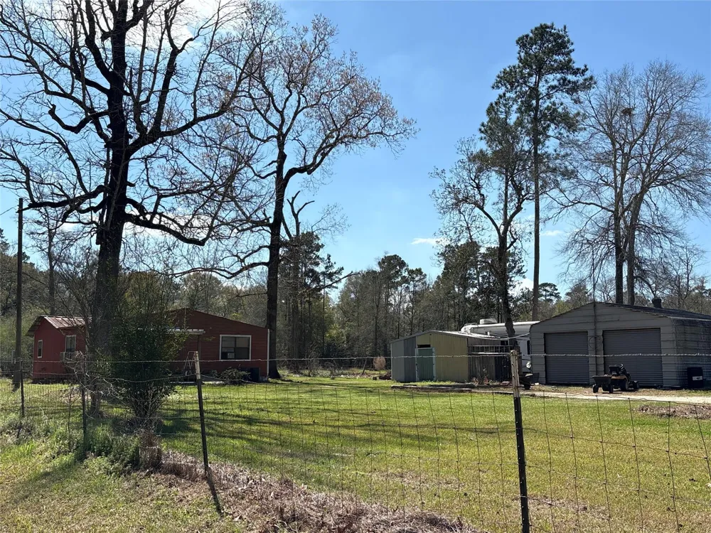 1821 E Beverly Drive Shepherd, TX 77371