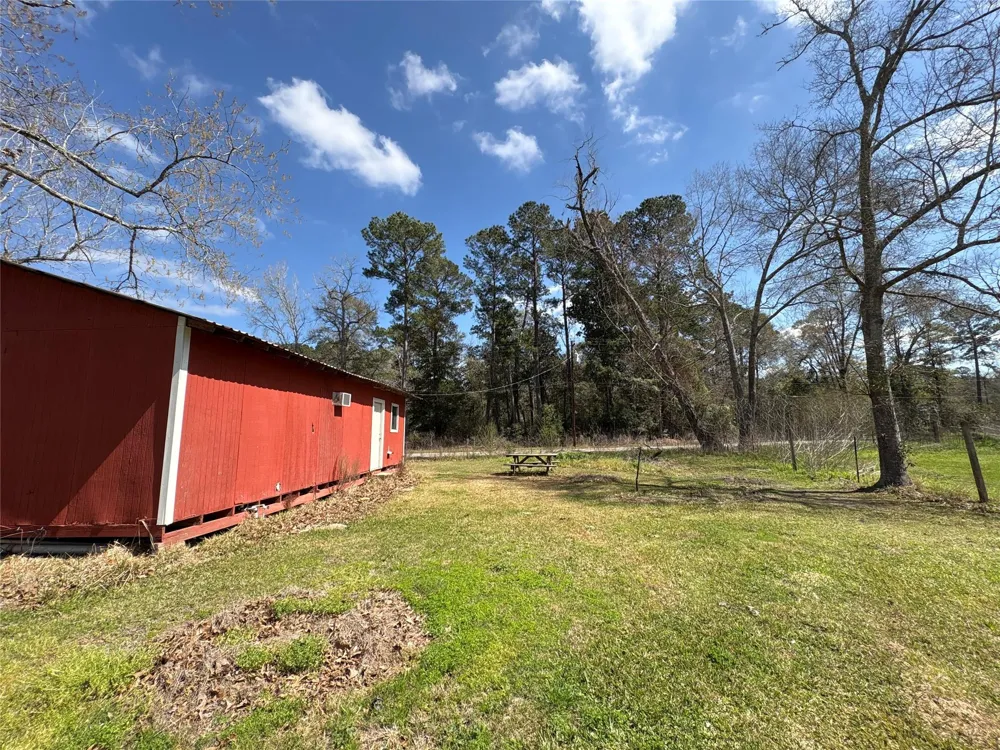 1821 E Beverly Drive Shepherd, TX 77371