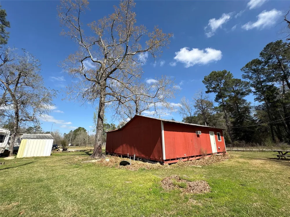 1821 E Beverly Drive Shepherd, TX 77371