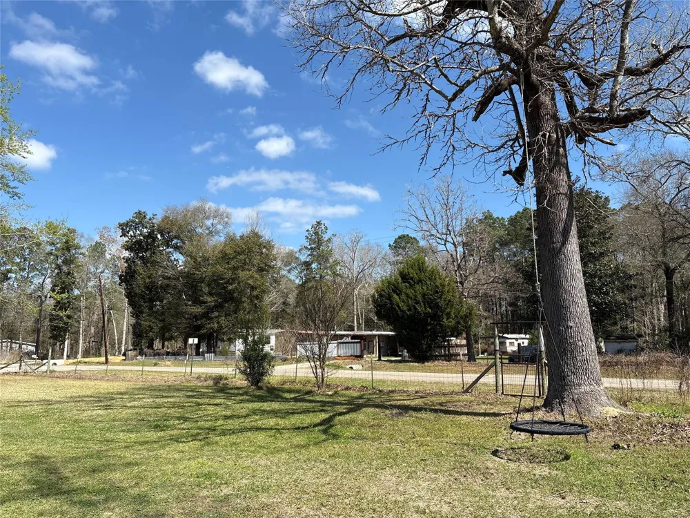 1821 E Beverly Drive Shepherd, TX 77371