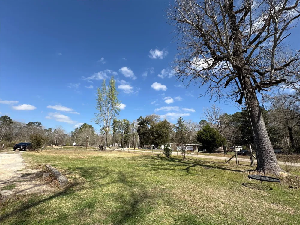 1821 E Beverly Drive Shepherd, TX 77371