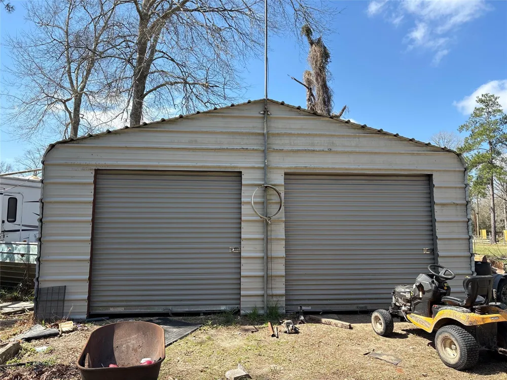 1821 E Beverly Drive Shepherd, TX 77371