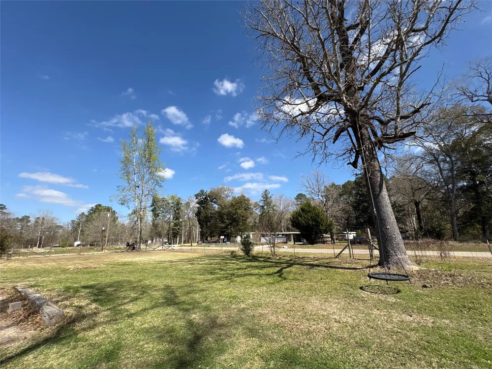 1821 E Beverly Drive Shepherd, TX 77371