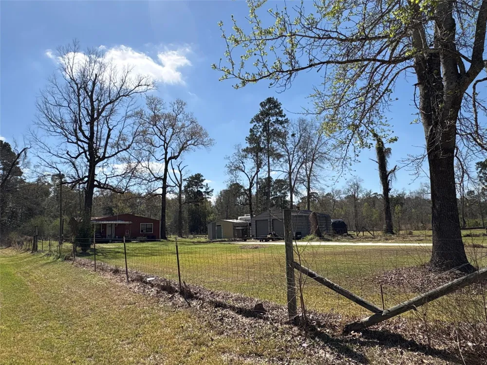 1821 E Beverly Drive Shepherd, TX 77371
