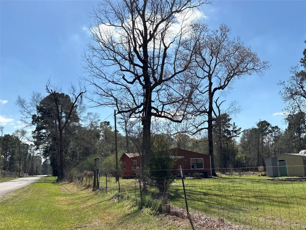 1821 E Beverly Drive Shepherd, TX 77371