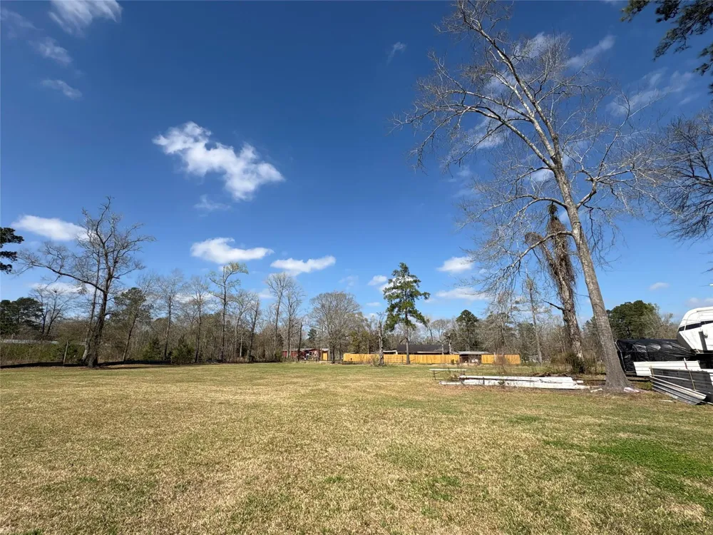 1821 E Beverly Drive Shepherd, TX 77371