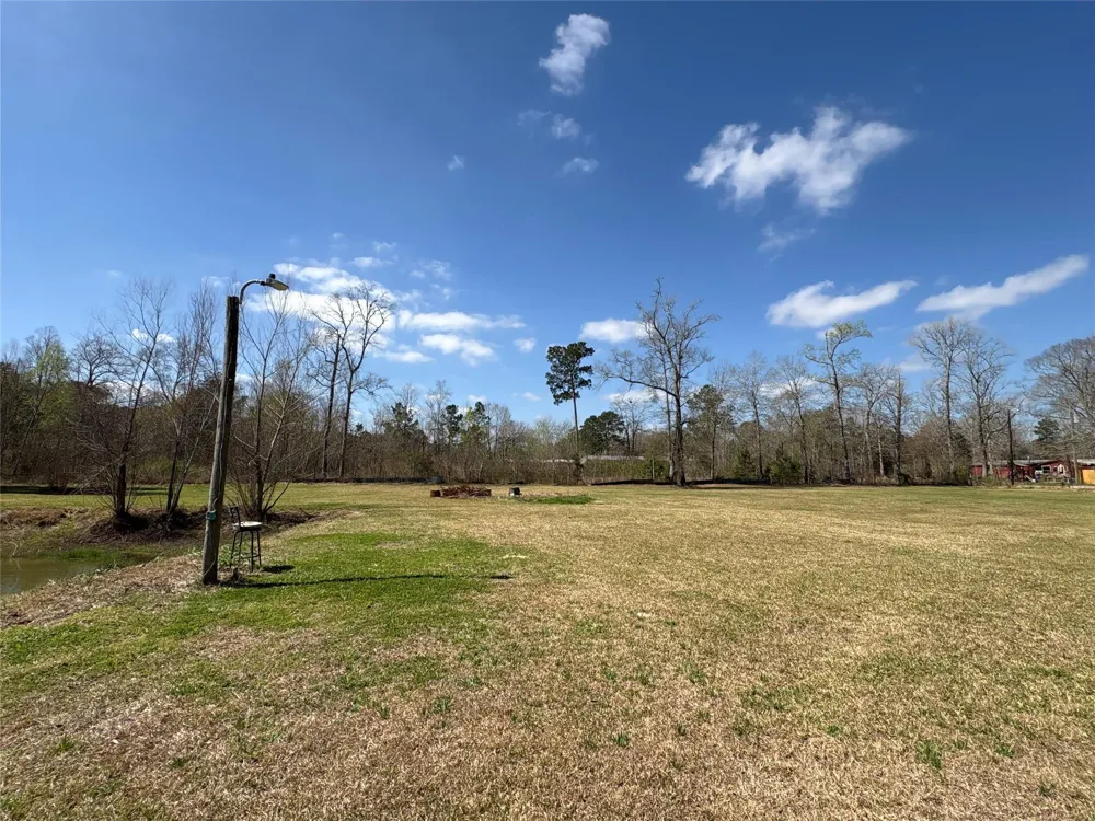 1821 E Beverly Drive Shepherd, TX 77371