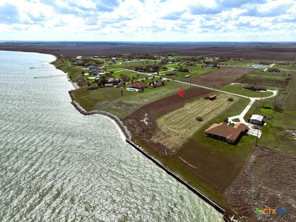 39 Bay Shore Dr Port Lavaca, TX 77979