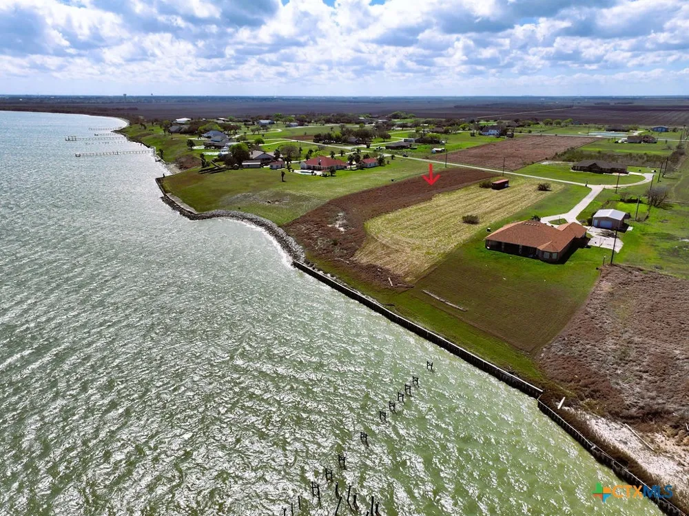 39 Bay Shore Dr Port Lavaca, TX 77979