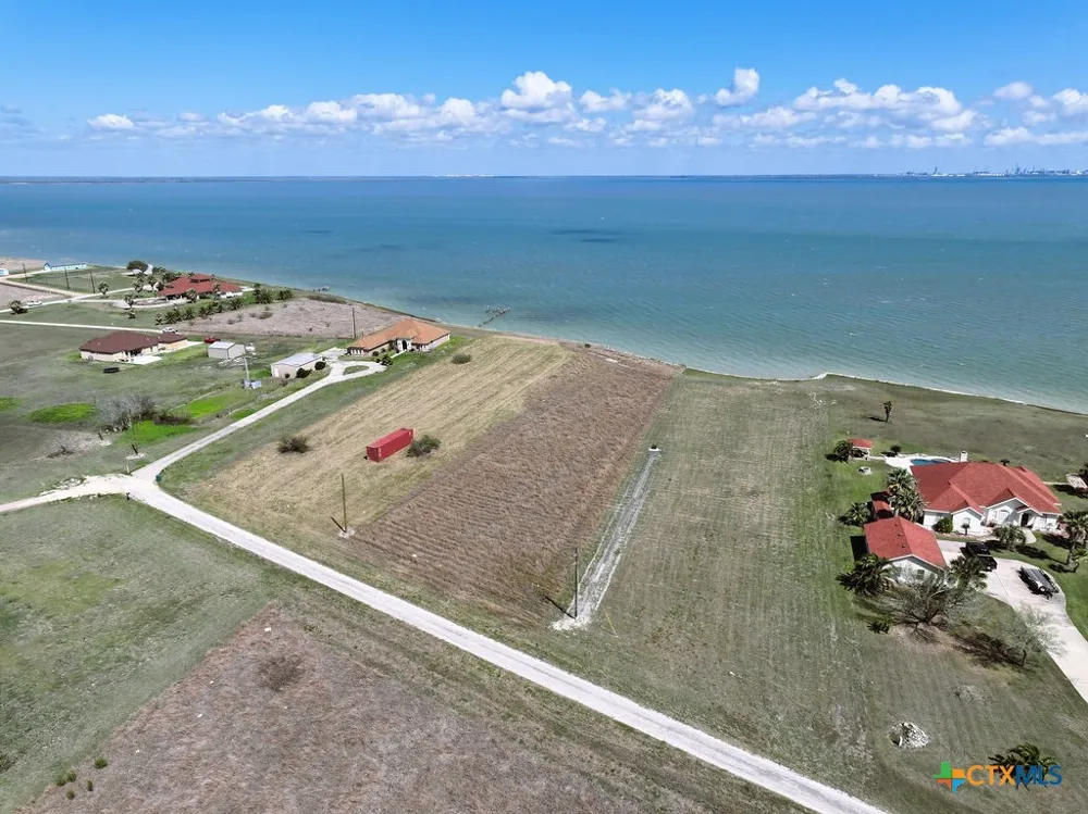 39 Bay Shore Dr Port Lavaca, TX 77979
