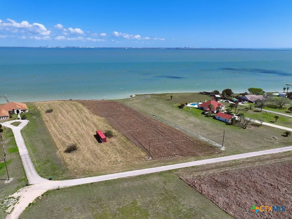 39 Bay Shore Dr Port Lavaca, TX 77979