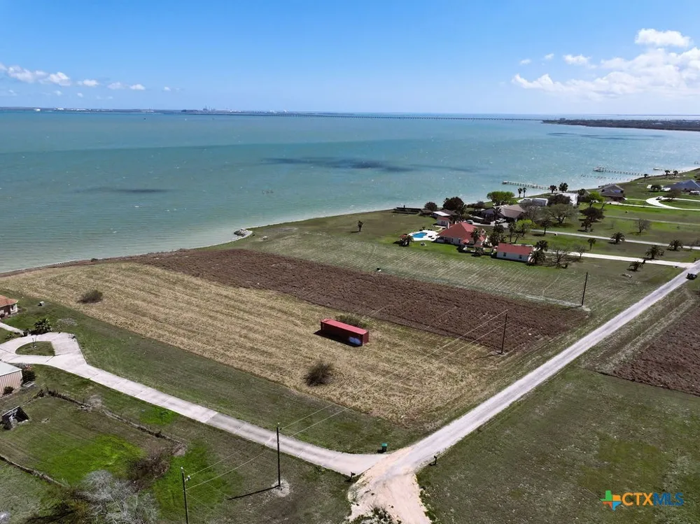 39 Bay Shore Dr Port Lavaca, TX 77979