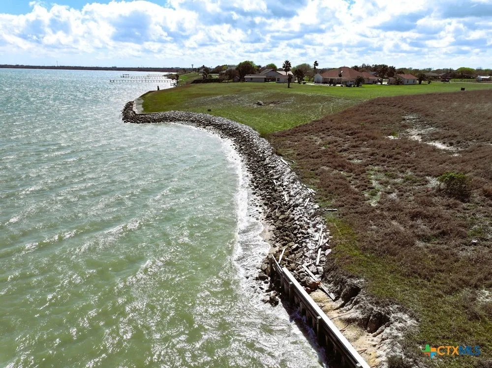 39 Bay Shore Dr Port Lavaca, TX 77979