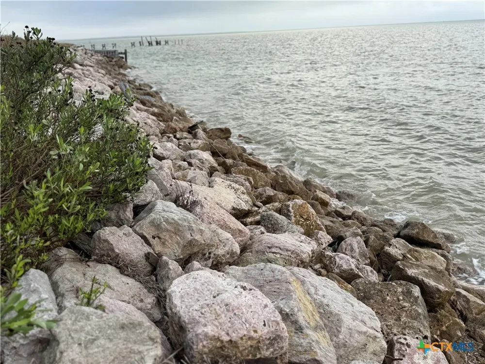 39 Bay Shore Dr Port Lavaca, TX 77979