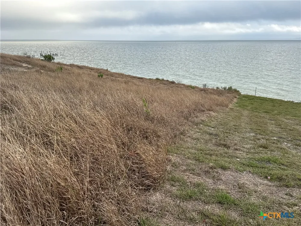 39 Bay Shore Dr Port Lavaca, TX 77979